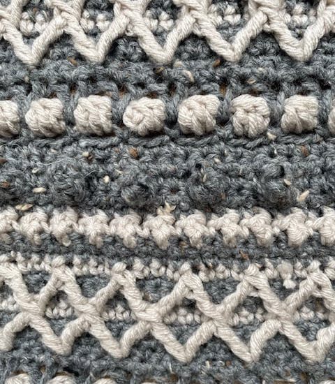 Corneeltje Wol - HAAKPAKKET KUSSEN 'VARIA' GRIJS&NATUREL. 2 Haakpakket - Kussen 'Varia' Grijs & Naturel