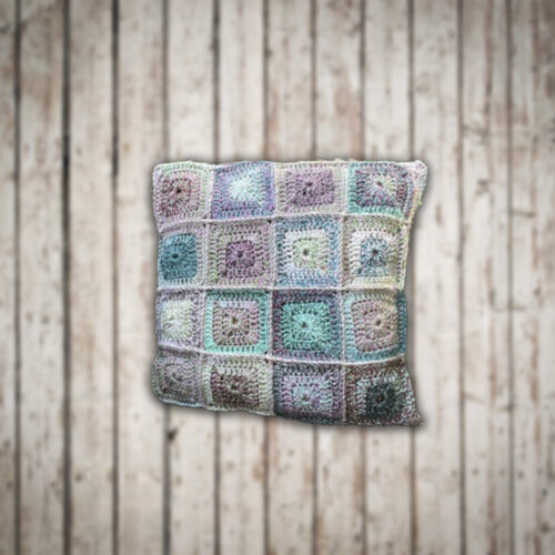 Corneeltje Wol - Solid Square kussen De box Haakpakket - Solid Square kussen - Stoer & Stijlvol 64