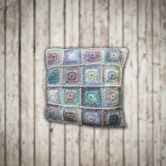 Corneeltje Wol - Solid Square kussen De box Haakpakket - Solid Square kussen - Stoer & Stijlvol 64