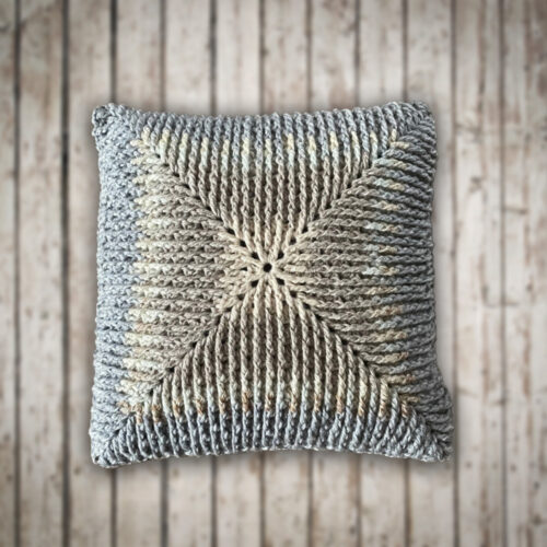 Corneeltje Wol - reliëf 2 Haakpakket kussen Relïef