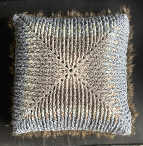 Corneeltje Wol - reliëf 2 Haakpakket kussen Relïef