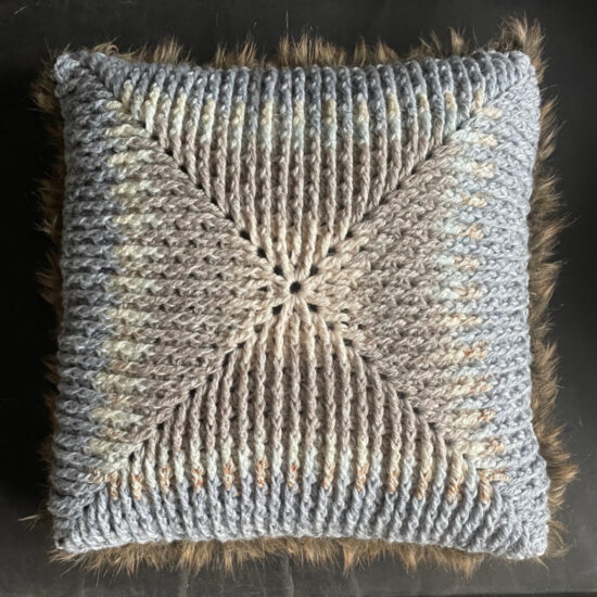 Corneeltje Wol - reliëf 2 Haakpakket kussen Relïef