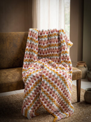 Corneeltje-Wol-Color-spike-plaid-sfeerfoto Haakpakket - Plaid Color Spike