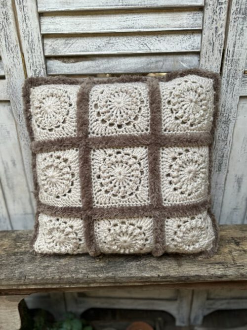 Corneeltje Wol - Frozen colors kussen 1 Haakpakket - Frozen kussen - Stoer & Stijlvol 64