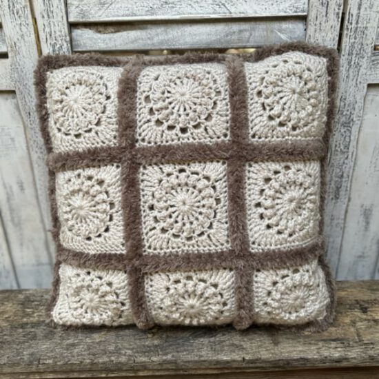 Corneeltje Wol - Frozen colors kussen 1 Haakpakket - Frozen kussen - Stoer & Stijlvol 64