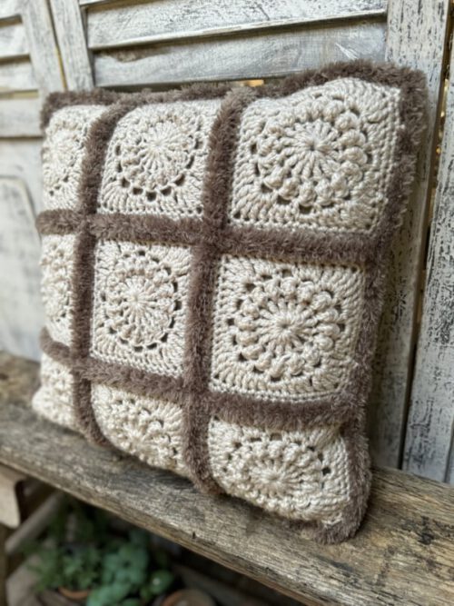 Corneeltje Wol - Frozen colors kussen 2 Haakpakket - Frozen kussen - Stoer & Stijlvol 64