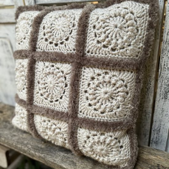 Corneeltje Wol - Frozen colors kussen 2 Haakpakket - Frozen kussen - Stoer & Stijlvol 64