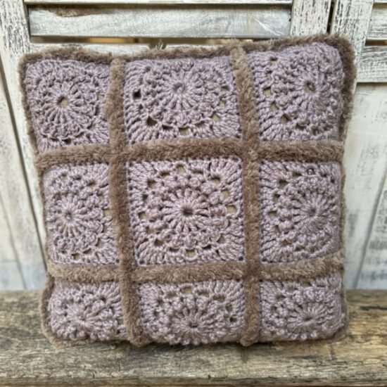 Corneeltje Wol - Frozen colors kussen 3 Haakpakket - Frozen kussen - Stoer & Stijlvol 64