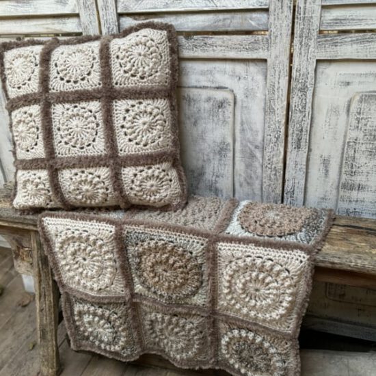 Corneeltje Wol - Frozen colors kussen 4 Haakpakket - Frozen kussen - Stoer & Stijlvol 64