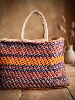 Corneeltje-Wol-Herringbone-tas-sfeerfoto Haakpakket - Tas MC 101 Herringbone Jute