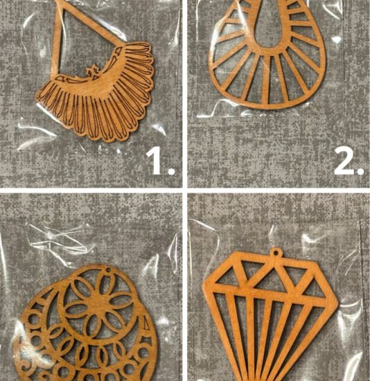 Houten hangend ornament (1 stuk) 6 x 7 cm