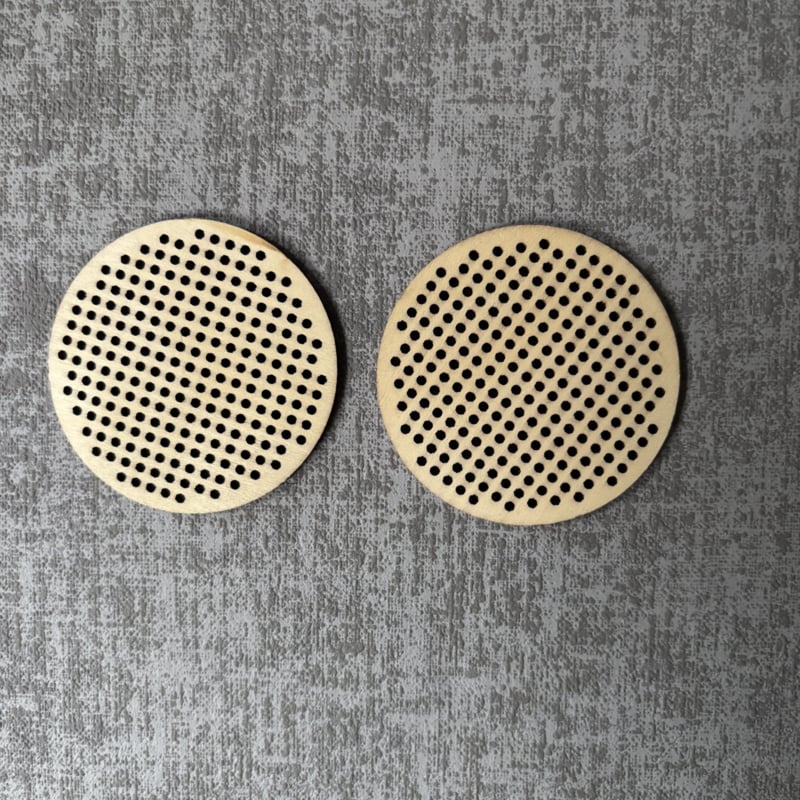 Houten Borduur emblemen 6,5 cm (2 stuks)