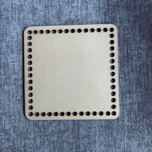 Corneeltje Wol - Houten vierkant 15 cm Houten Vierkant 15 cm - 52 boorgaten (1 stuk)