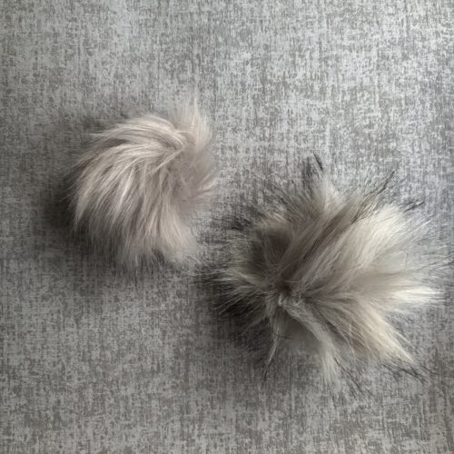 Imitatie bont pompons (2 stuks)