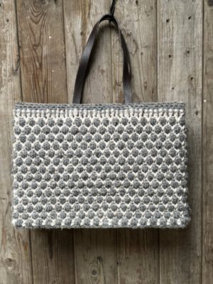 Corneeltje Wol - In je nopjes tas grijs Haakpakket - Tas In je Nopjes - Grijs - Stoer en Stijlvol 64