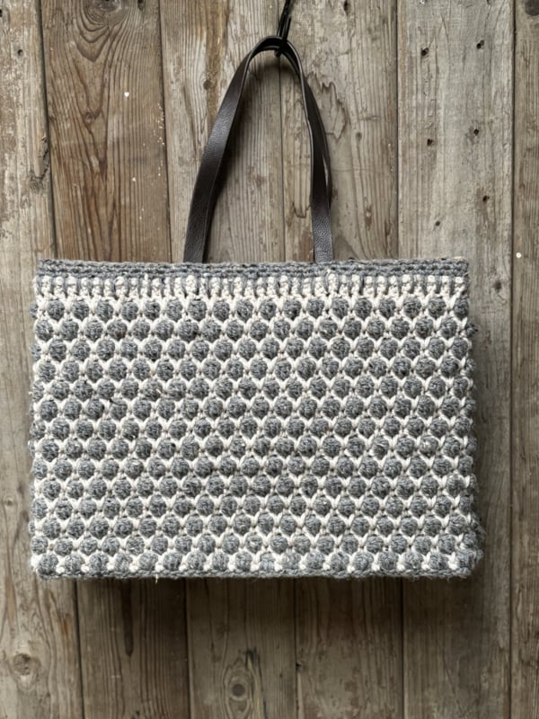 Corneeltje Wol - In je nopjes tas grijs Haakpakket - Tas In je Nopjes - Grijs - Stoer en Stijlvol 64