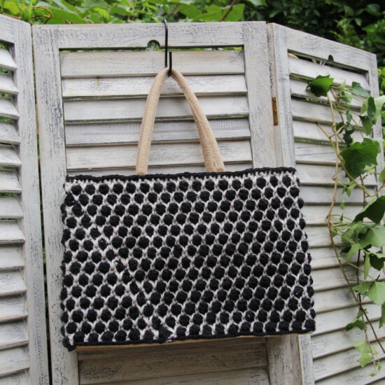 Corneeltje Wol - In je nopjes zwart Haakpakket - Tas In je Nopjes - Zwart - Stoer en Stijlvol 64