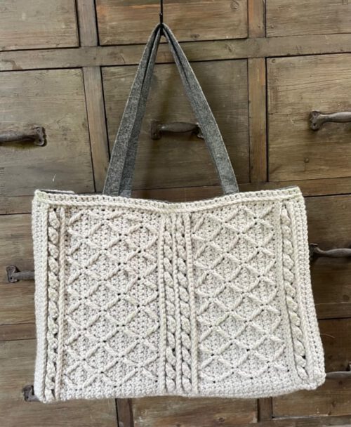 Corneeltje Wol - Irish Vilt Haakpakket - Tas Irish Jute of Vilt