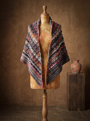 Corneeltje-Wol-Lines-Dots-shawl-sfeerfoto Haakpakket - Lines & Dots shawl - Stoer en Stijlvol 64