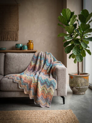 Corneeltje-Wol-Marble-Zigzag-boho-1-sfeerfoto Haakpakket - Plaid Marble ZigZag boho