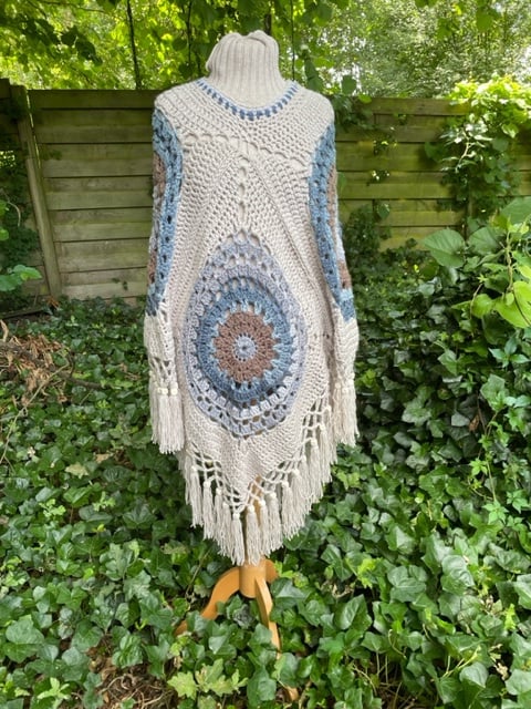 Corneeltje Wol - PONCHO IBIZA BLUE 4 Haakpakket - Poncho Ibiza blue