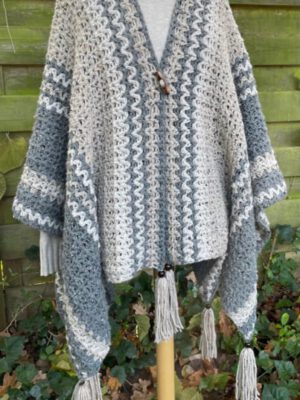 Corneeltje Wol - PONCHO-OMSLAG NATUREL. Haakpakket - Pocho/omslag Naturel