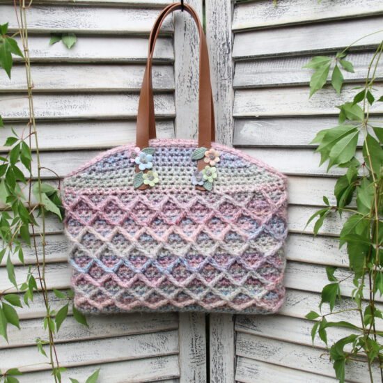 Corneeltje Wol - Pink Flower PM Haakpakket -Tasje Pink Flower PM