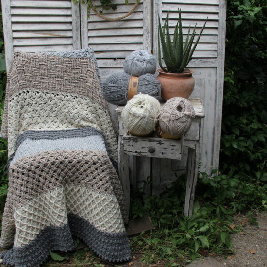 Corneeltje Wol - Plaid Rustic Relïef - 1 Haakpakket - Plaid Rustic Relïef