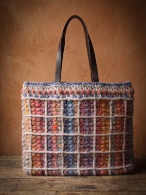 Corneeltje-Wol-Rainbow-puff-blok-sfeerfoto Haakpakket - Tas Rainbow Blok puff