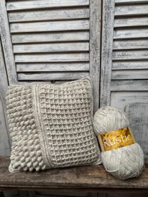 Corneeltje Wol - Rustiek Nop & Wafel kussen Haakpakket - Rustiek Nop & Wafel kussen - Stoer & Stijlvol 64