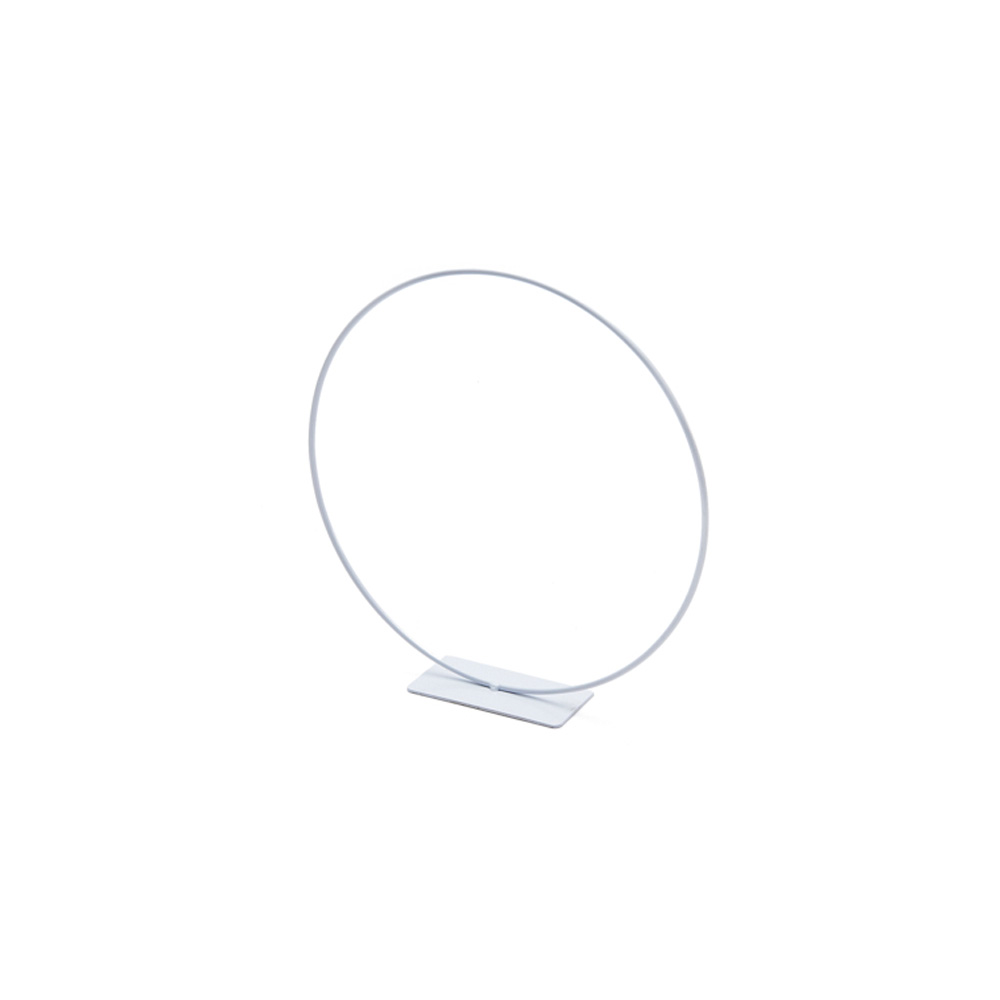 Corneeltje Wol - metalen ring op voet - Wit Metalen ring op voet 40cm Ø - Wit