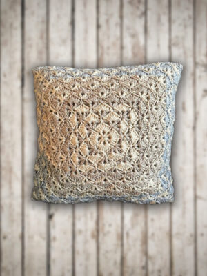 HAAKPAKKET KUSSEN BAVARIAN BLUE Haakpakket - Kussen Bavarian Pink of Blue