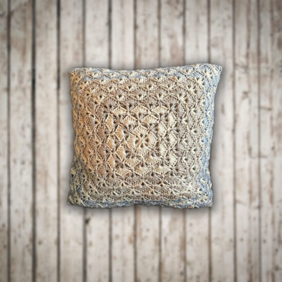 HAAKPAKKET KUSSEN BAVARIAN BLUE Haakpakket - Kussen Bavarian Pink of Blue