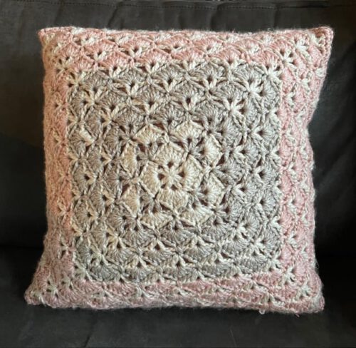 HAAKPAKKET KUSSEN BAVARIAN PINK Haakpakket - Kussen Bavarian Pink of Blue