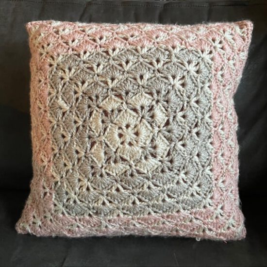 HAAKPAKKET KUSSEN BAVARIAN PINK Haakpakket - Kussen Bavarian Pink of Blue