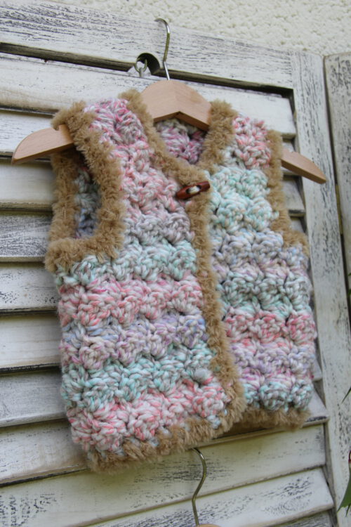 Corneeltje Wol - Kindervestjes - 1 Haakpakket - Kindervestjes