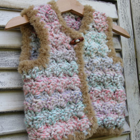 Corneeltje Wol - Kindervestjes - 1 Haakpakket - Kindervestjes