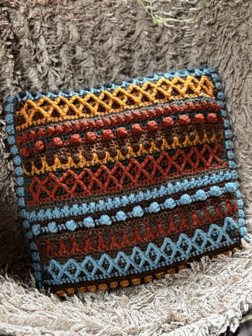 Corneeltje Wol - Kussen Varia Oker - Blauw Haakpakket - Kussen 'Varia' MC 6