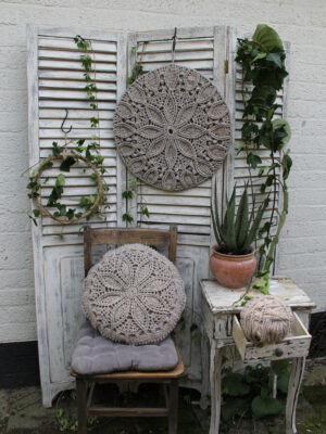 Corneeltje Wol - Wanddeco Set & kussen Haakpakket set - Wanddeco & kussen Naturel