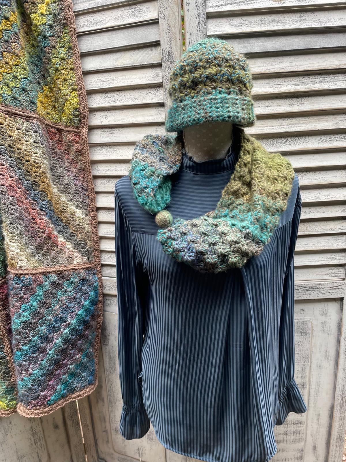 Corneeltje Wol - Sjaal met kraal & Muts Corneeltje Wol - Sjaal met kraal incl. gratis patroon muts