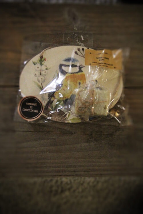 Kersthanger - Houten paneel met amberblokje (Koolmeesje)  - Kant & Klaar