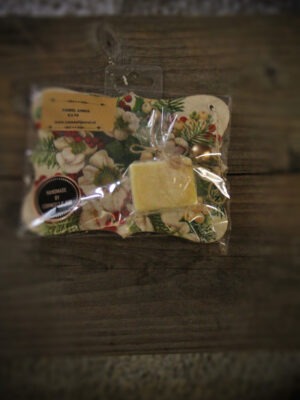 Corneeltje Wol - Paneel met amberblokje kerstprint Kersthanger - Houten paneel met amberblokje (Kerstbloemen) - Kant & Klaar