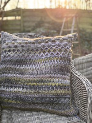 Corneeltje Wol - Kussen Cottage (1) Haakpakket - Kussen Cottagespun Grey & Green