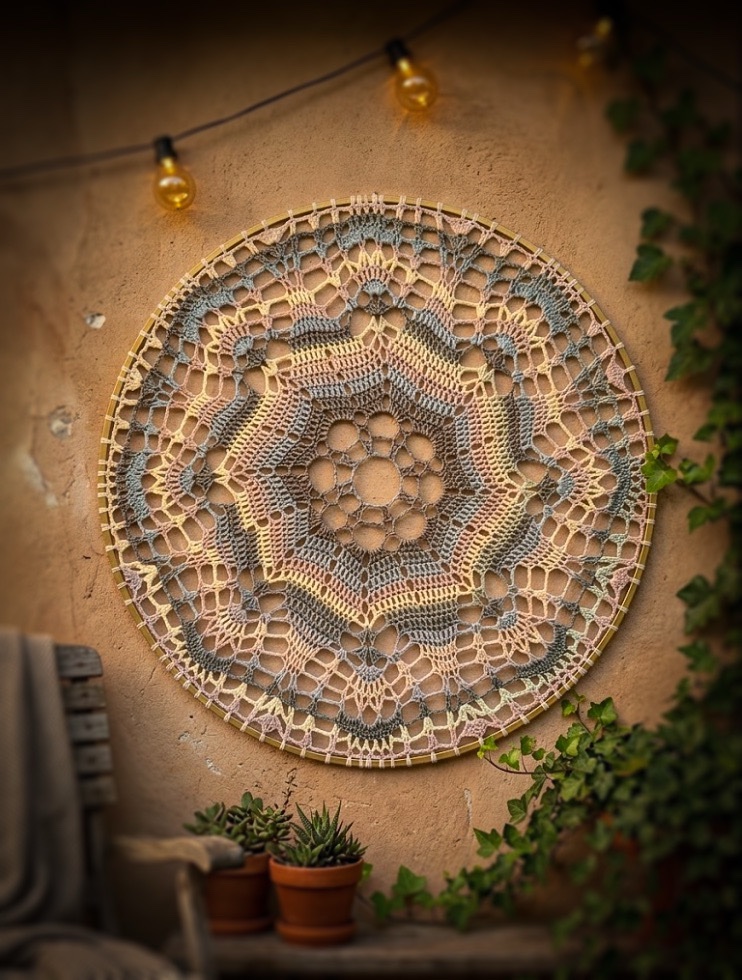Mandala 80 cm - Grijs/donkergrijs/ zacht geel - Kant & Klaar