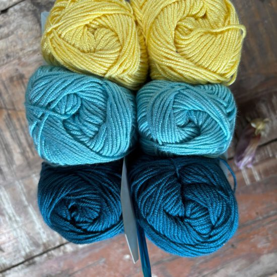 Corneeltje Wol - CreaKissie 6 - kleuren CreaKissie 6 - Cadeautip