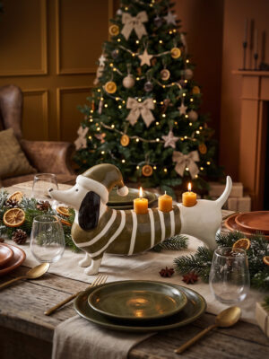 Kerstteckel met kerstmuts Kaarsenstandaard - Ties de Teckel - Lifestyle product
